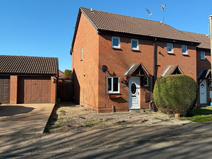 2 Bedroom End Of Terrace House For Sale In Abenberg Way, Hutton, Brentwood, Essex, CM13