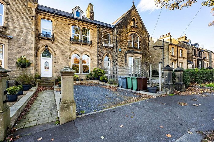 5 Bedroom Property For Sale In Gledholt Road, Gledholt, Huddersfield, HD1