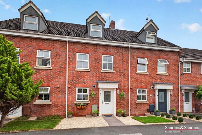 3 Bedroom Terraced House For Sale In Station Road, Alcester, B49