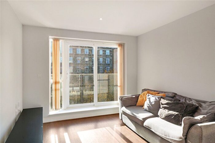 1 Bedroom Flat To Rent In Bromyard Avenue, Acton, W3