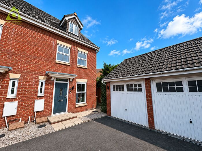 3 Bedroom Semi-Detached House For Sale In Greystone Close, Westhoughton, BL5