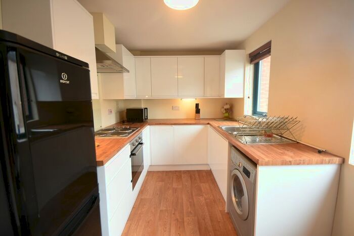 2 Bedroom Flat To Rent In Mariners Wharf, Quayside, Newcastle Upon Tyne, NE1