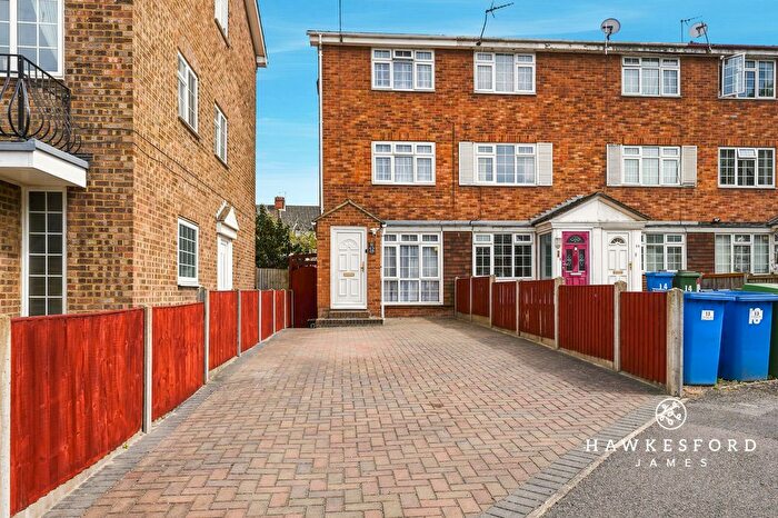 4 Bedroom End Of Terrace House For Sale In Periwinkle Close, Sittingbourne, ME10