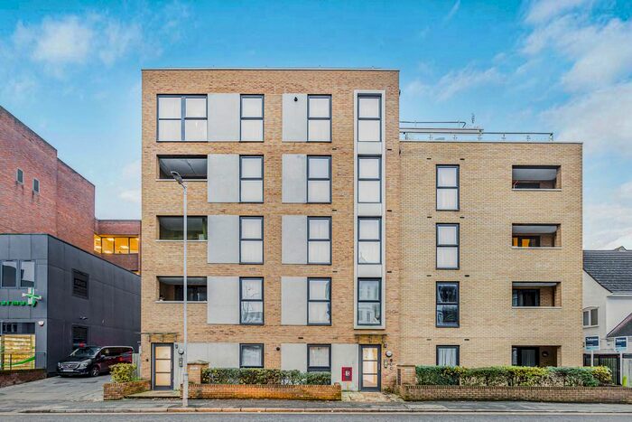 1 Bedroom Flat To Rent In Upton Road, Watford, WD18