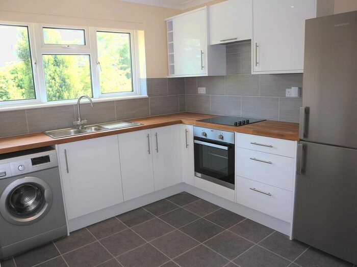 2 Bedroom Flat To Rent In Raymond Avenue, Canterbury CT1