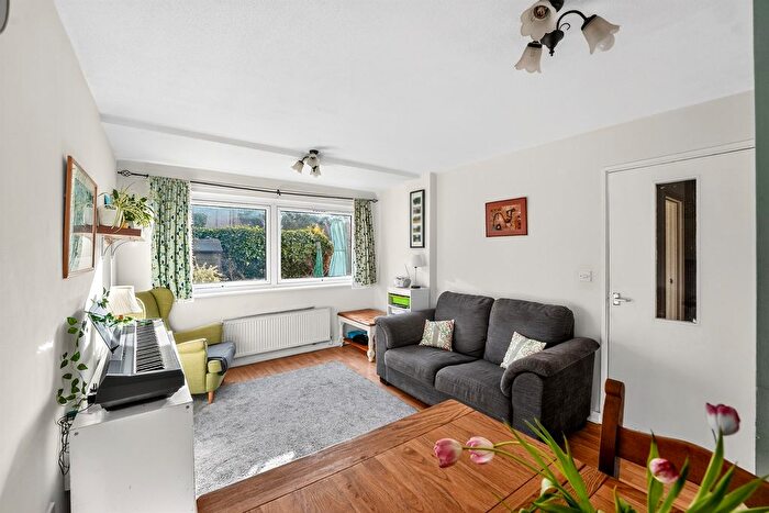 3 Bedroom Maisonette For Sale In Goldcliff Close, Morden, SM4