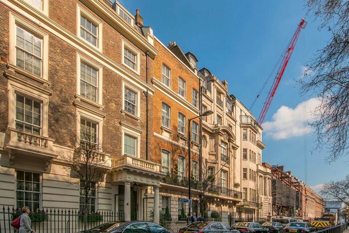 3 Bedroom Flat To Rent In Upper Brook Street, Mayfair, London, W1K