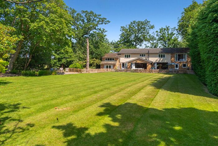 6 Bedroom Detached House For Sale In Reading Road, Camberley, GU17
