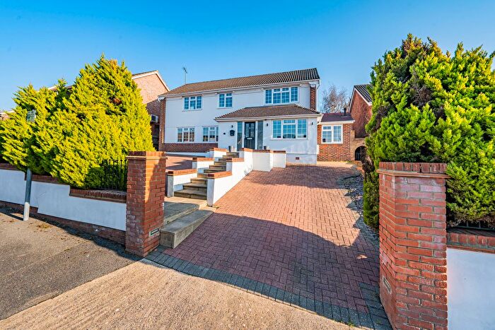 4 Bedroom Detached House For Sale In Beacon Close, Uxbridge, UB8