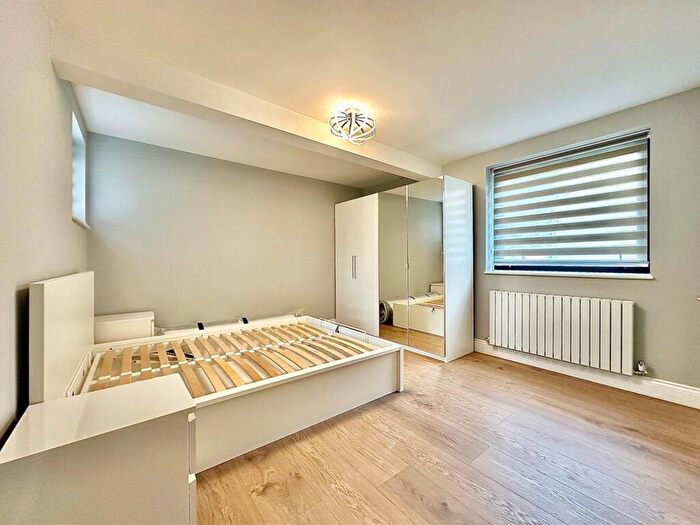 3 Bedroom Flat To Rent In Westferry Road, London, E14