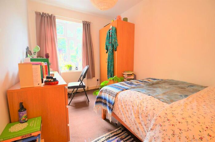 5 Bedroom Semi-Detached House To Rent In Lodge Hill Road, Selly Oak, Birmingham B29