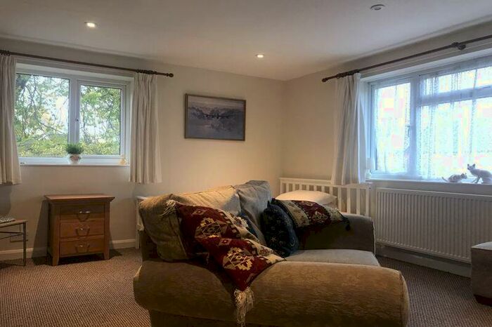 1 Bedroom Flat To Rent In Queens Lane, Witney, OX29