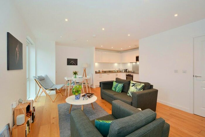 2 Bedroom Apartment To Rent In Copenhagen Place, Limehouse, E14