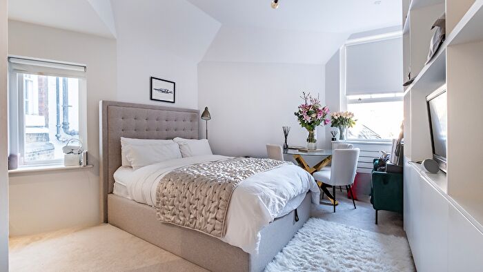 Studio For Sale In Pont Street, London, SW1X