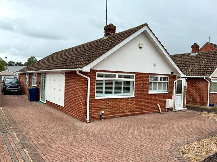 3 Bedroom Bungalow For Sale In Sedgley Road, Bishops Cleeve, Cheltenham, Gloucestershire, GL52