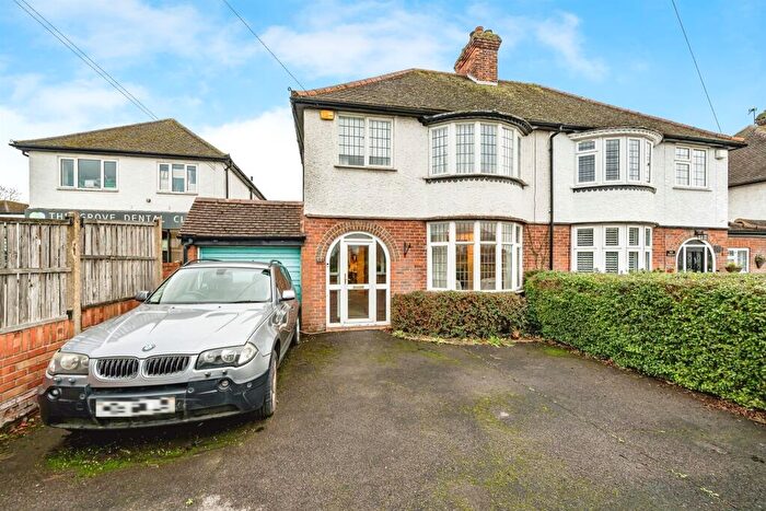 3 Bedroom Semi Detached House For Sale In Tring Road, Aylesbury, HP20