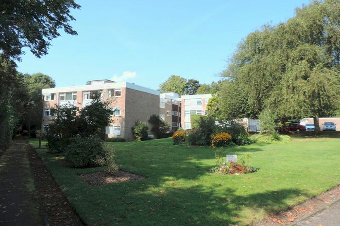 2 Bedroom Flat To Rent In Heathfield Close, Potters Bar, EN6