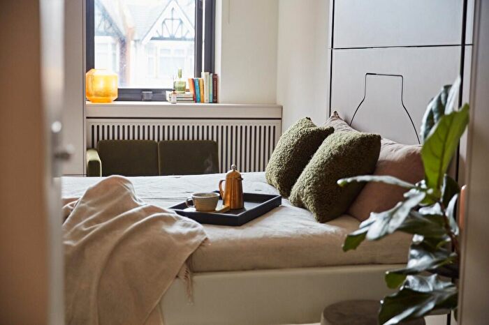 Studio To Rent In Lowlands Road, Harrow, Middlesex, HA1