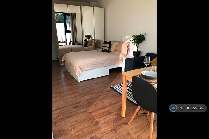 Studio To Rent In Tea Building, London, SE4