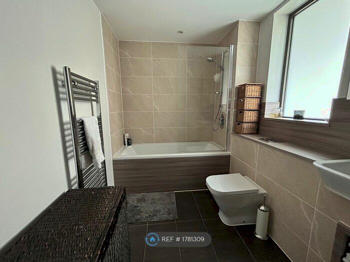 2 Bedroom Flat To Rent In Pioneer Court, London, E16