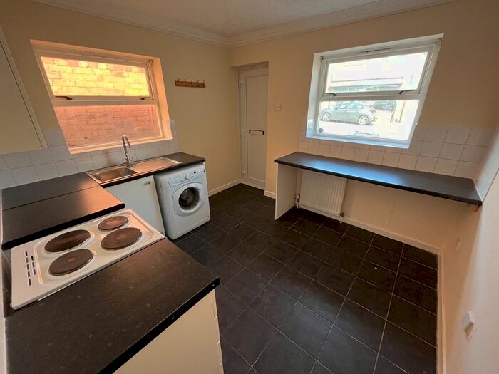 1 Bedroom Flat To Rent In Halesowen Road, Netherton, Dudley, DY2