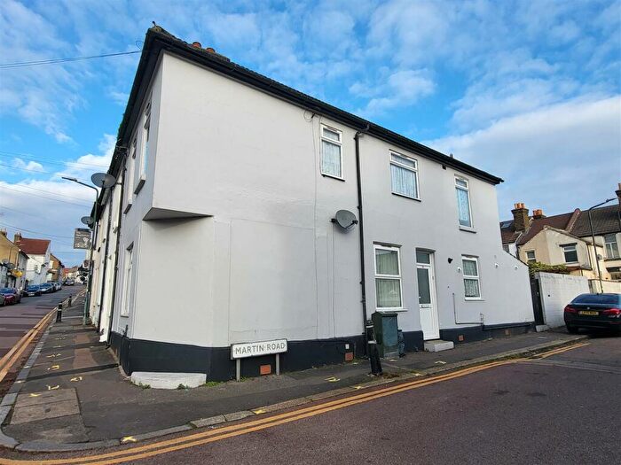 1 Bedroom Flat To Rent In Brompton Lane, Strood, ME2