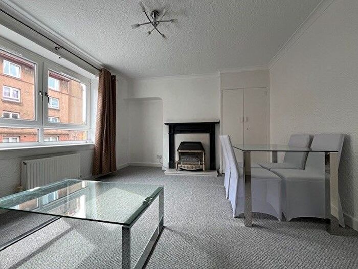 2 Bedroom Flat To Rent In East Shaw Street, Greenock, PA15