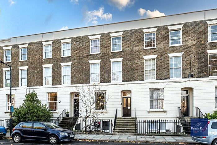 2 Bedroom Flat For Sale In Lorrimore Square, London, SE17