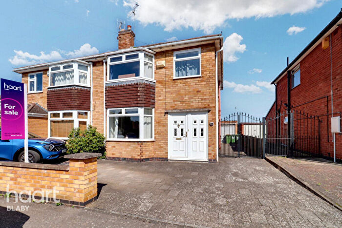 3 Bedroom Semi-Detached House For Sale In New Street, Leicester, LE8