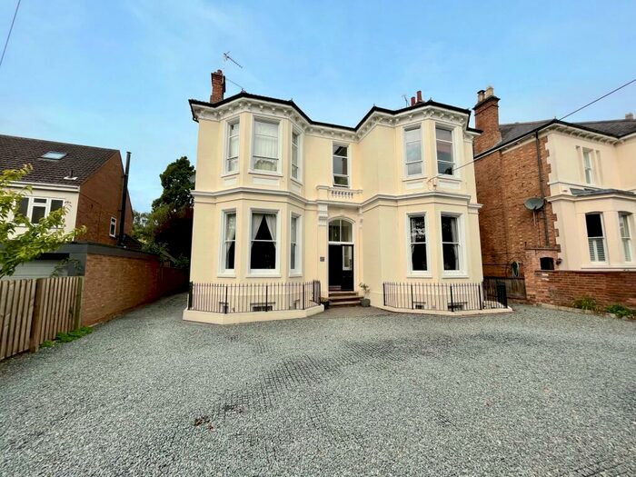 2 Bedroom Flat To Rent In Lillington Road, Leamington Spa, CV32