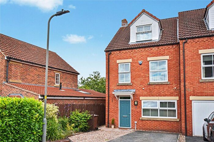 3 Bedroom Town House For Sale In Pasture Grove, Sherburn In Elmet, Leeds, North Yorkshire, LS25