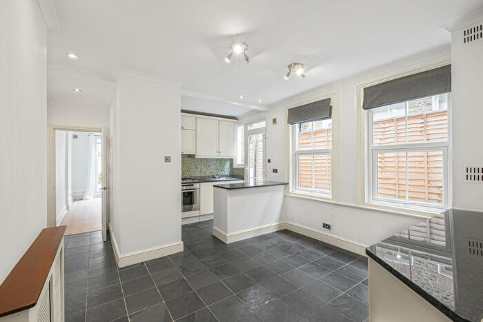2 Bedroom Maisonette To Rent In Barnard Road, London, SW11