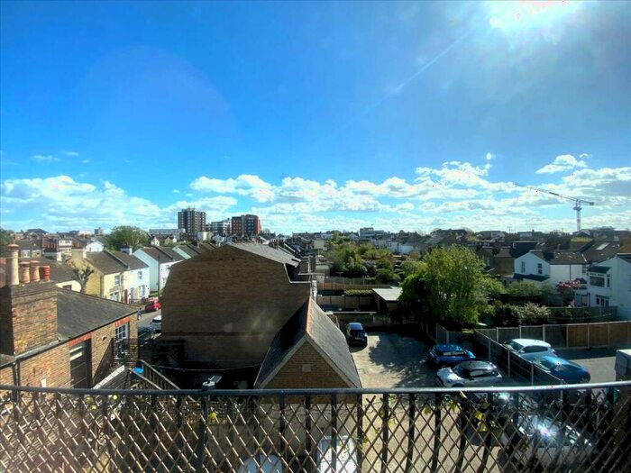 1 Bedroom Apartment To Rent In Glendale Mews, Glendale Gardens, Leigh On Sea, SS9