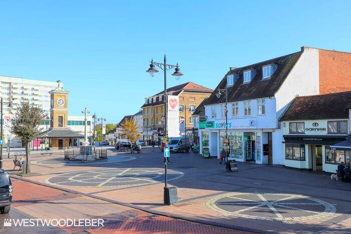 2 Bedroom Flat To Rent In High Street, Hoddesdon, EN11