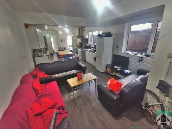 8 Bedroom Terraced House For Sale In Harrow Road, Selly Oak, Birmingham