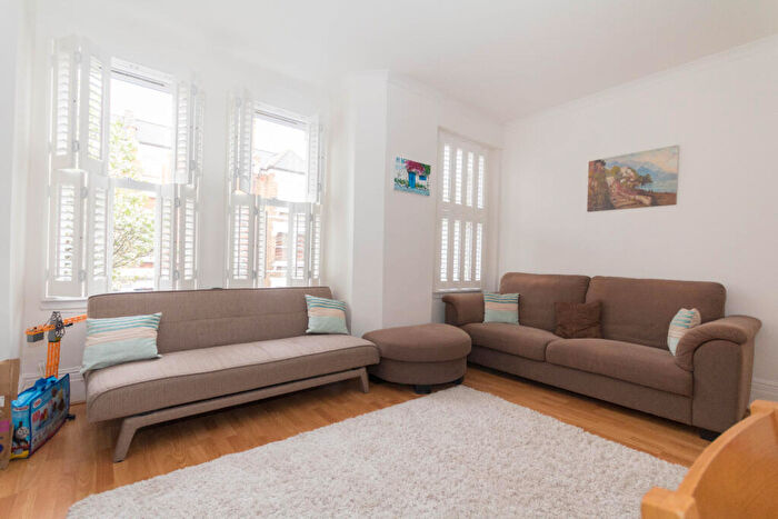 3 Bedroom Apartment To Rent In Brook Drive, London, SE11