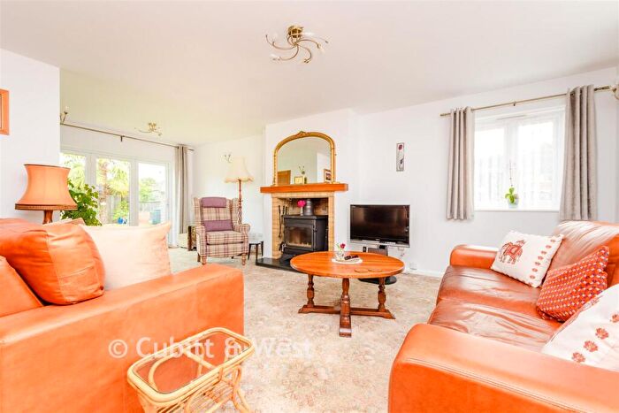 5 Bedroom Semi Detached House For Sale In Almond Close, Bromley, Kent, BR2