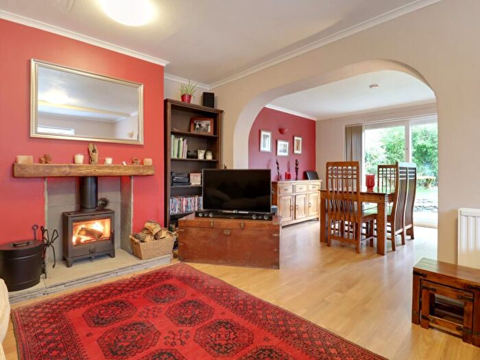 3 Bedroom End Of Terrace House For Sale In Mayfield Road, Southam, Warwickshire, CV47