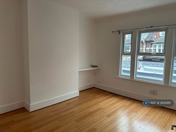 3 Bedroom Flat To Rent In Chingford, London, E4