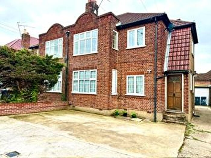 2 Bedroom Flat To Rent In Woodcock Hill, Kenton, Harrow, HA3