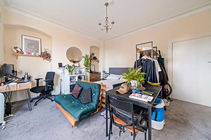 Studio To Rent In Trinity Road, London, SW17