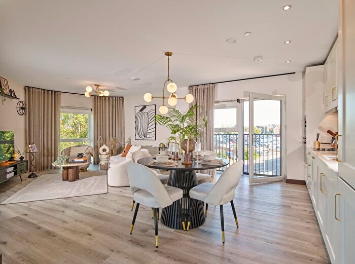 2 Bedroom Flat For Sale In Brentwood Central, Western Road, Brentwood, CM14