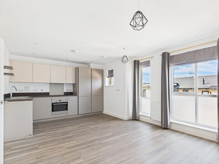 1 Bedroom Flat To Rent In Somerset Court, Northfleet, Gravesend, Kent, DA11