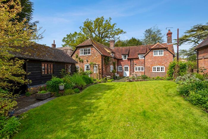 4 Bedroom Detached House For Sale In Church Road, Upper Farringdon, GU34