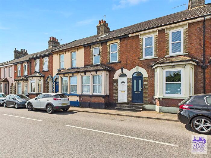 3 Bedroom Terraced House For Sale In Gravesend Road, Strood Rochester, ME2