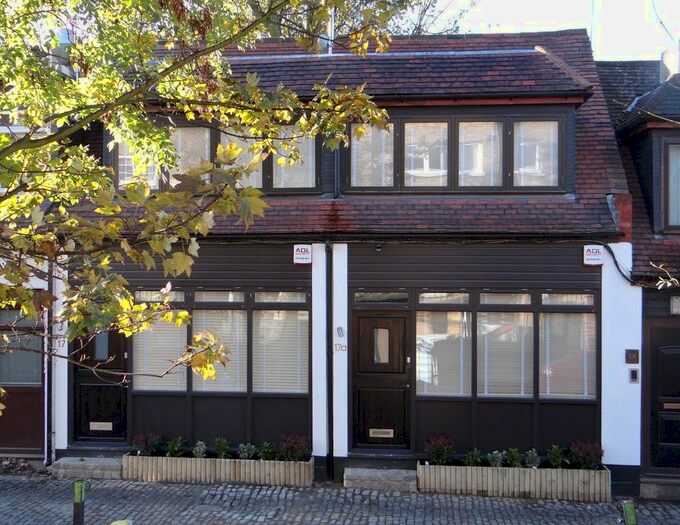 1 Bedroom Mews To Rent In Accommodation Road, London, NW11