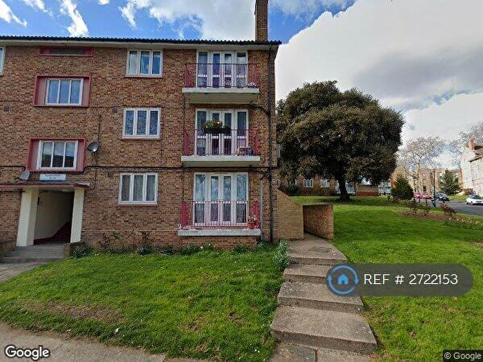 2 Bedroom Flat To Rent In Champion Hill, London, SE5