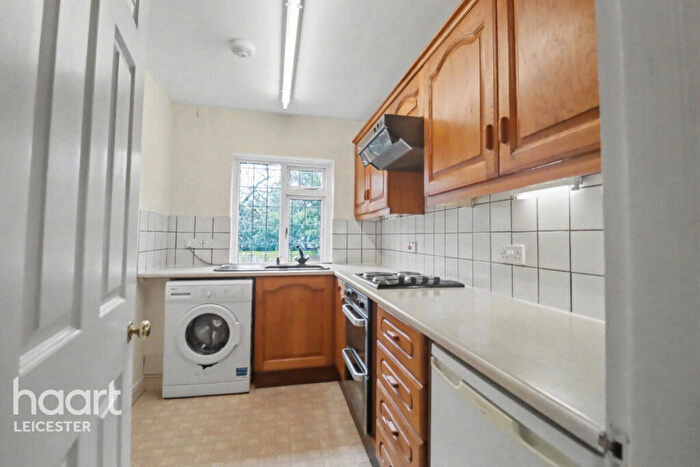 2 Bedroom Apartment For Sale In Stoneygate Road, Leicester, LE2