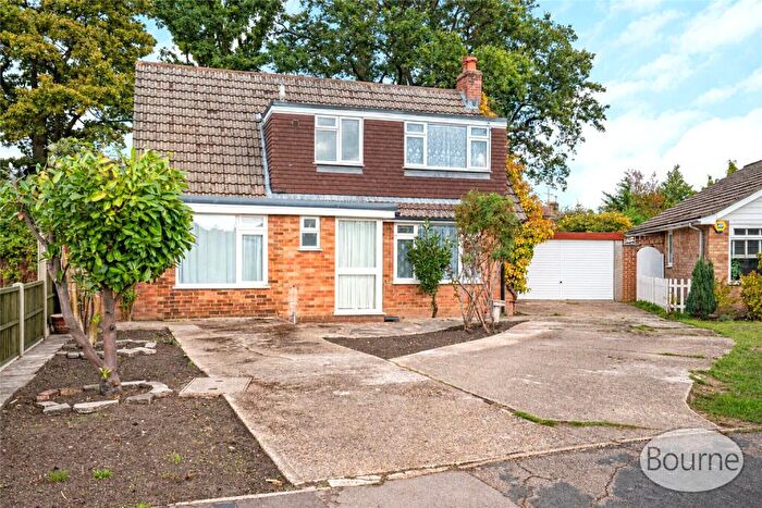 3 Bedroom Detached House For Sale In Robin Close, Ash Vale, Surrey, GU12