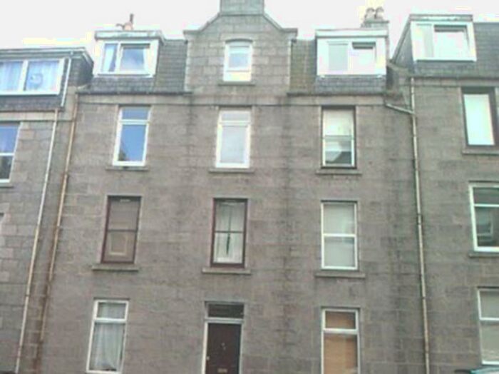 1 Bedroom Flat To Rent In Esslemont Avenue, Top Floor Left, AB25